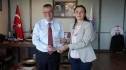 Biga Belediye Başkanlığına Plaket Takdim Edildi