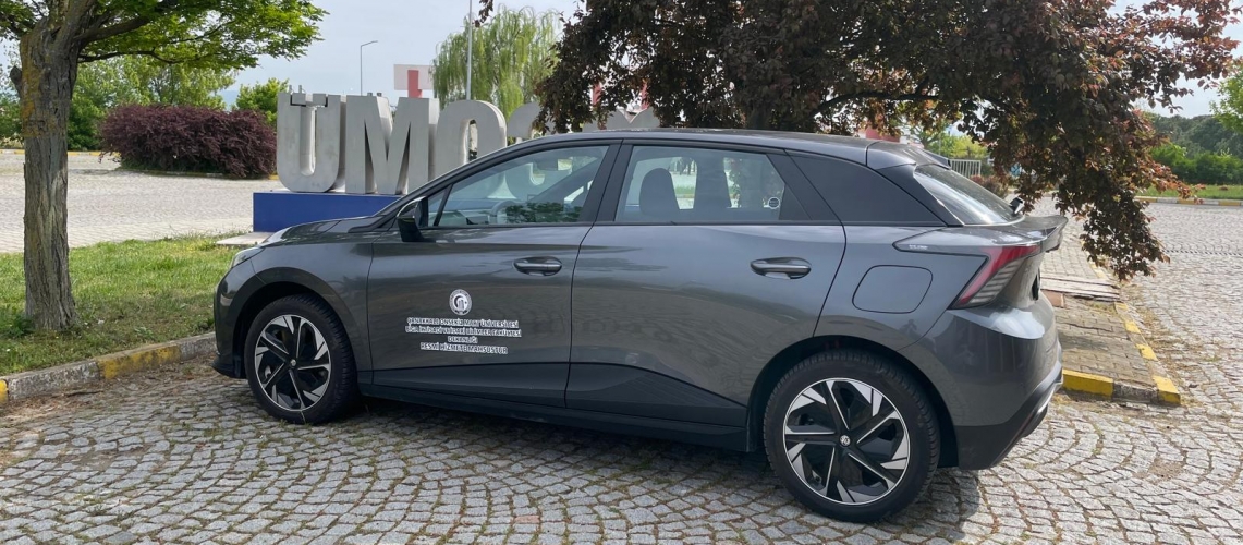 Biga İİBF’de E-Dönüşüm Devam Ediyor: Dekanlık Aracı Elektrikli Araçla Değiştirildi