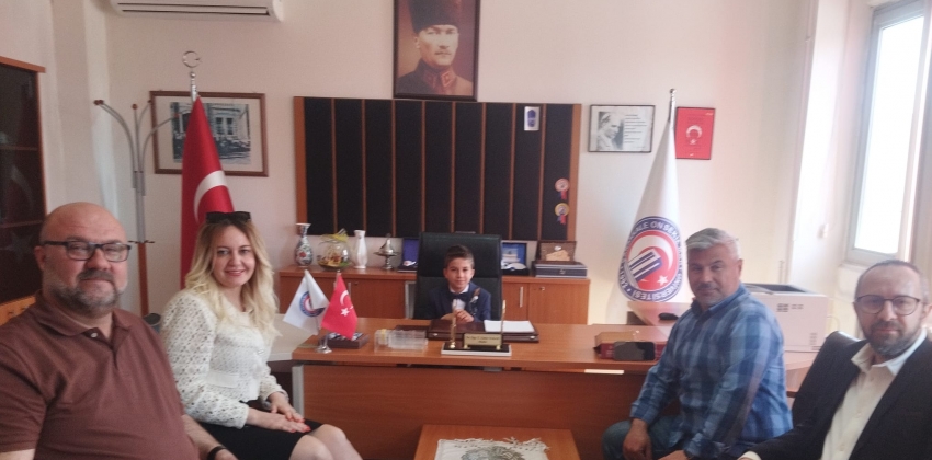 23 NİSAN KAPSAMINDA MÜDÜRLÜK KOLTUĞU ÇOCUKLARA EMANET