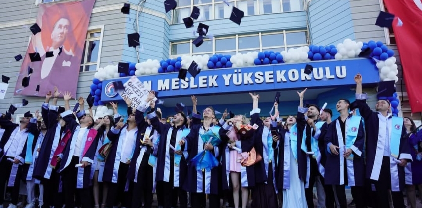 2025-2026 Akademik Yılı Mezuniyet Töreni Büyük Bir Coşkuyla Gerçekleştirildi