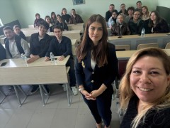 Üniversitemiz SKS Daire Başkanı Tuğçe Altıntaş Sağlık Yönetimi Öğrencileriyle Buluştu.