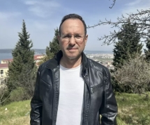 Çanakkale Onsekiz Mart Üniversitesi, Deniz Bilimleri ve Teknolojisi Fakültesi öğretim üyesi Prof. Dr. Uğur Altınağaç vermiş olduğu röportajda, balıkçılıkta artan hızlı avcılığın hem stoklar hem de ekonomik denge üzerinde ciddi bask