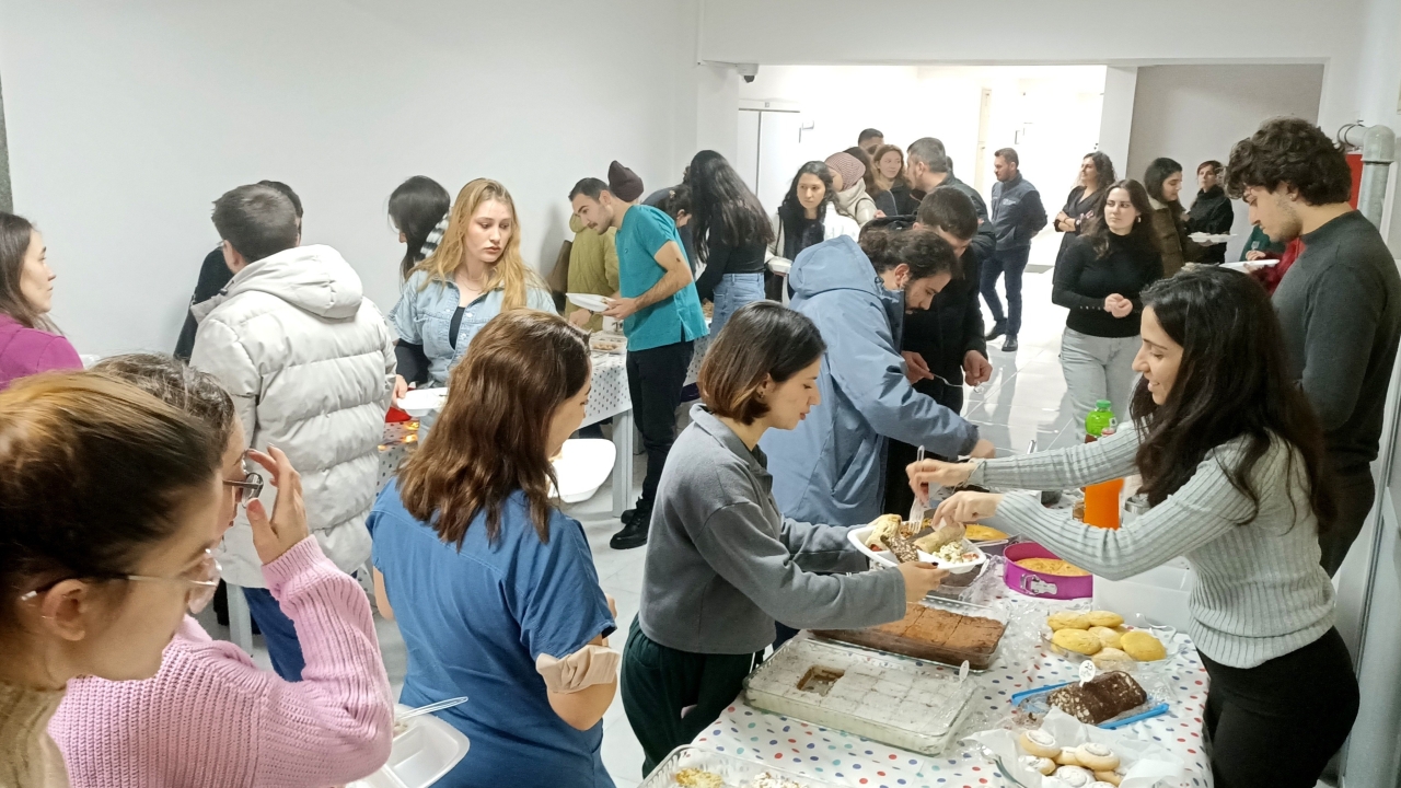 A New Year's Bazaar Was Held