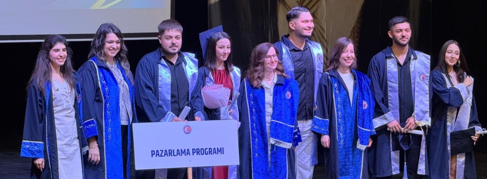 Ezine Gıda İhtisas OSB MYO'da Mezuniyet Coşkusu Yaşandı