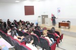 “Üniversite Yaşamına Uyum” konulu seminer gerçekleştirildi.