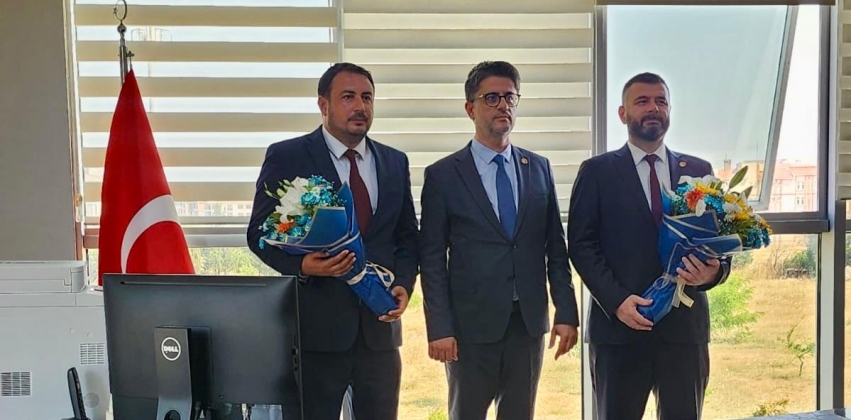 Çanakkale Onsekiz Mart Üniversitesi (ÇOMÜ) Gelibolu Piri Reis Meslek Yüksekokulu’nda devir teslim töreni gerçekleştirildi.