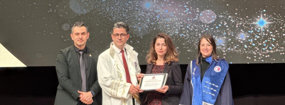 Çanakkale Onsekiz Mart Üniversitesi En'leri Ödülleri Sanat Bilimi Alanında Prof. Dr. Gülderen Görenek'in Başarısı