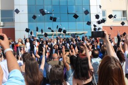 Güzel Sanatlar Fakültesi Mezuniyet Töreni Büyük Bir Coşkuyla Gerçekleşti