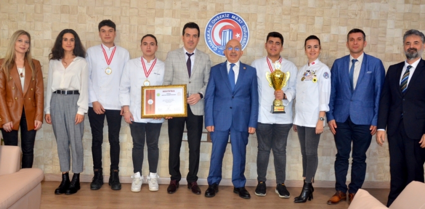 ÇOMÜ’lü Şampiyon Aşçılardan Rektör Prof.Dr. Sedat Murat’a Ziyaret