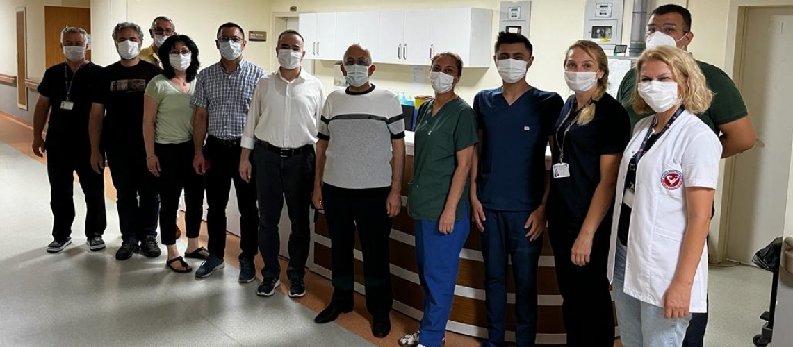 Çanakkale Onsekiz Mart Üniversitesi Rektörü Prof. Dr. Sedat MURAT, Sağlık Uygulama ve Araştırma Hastanesinde bayram ziyaretinde bulundu.