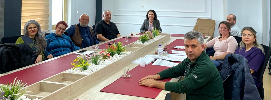 26.11.2025 TARİHİNDE ÜNİVERSİTEMİZ DİŞ HEKİMLİĞİ FAKÜLTESİNDE KOORDİNATÖRLÜĞÜMÜZ UZMANLARININ KATILIMIYLA İŞ SAĞLIĞI VE GÜVENLİĞİ TOPLANTISI GERÇEKLEŞ