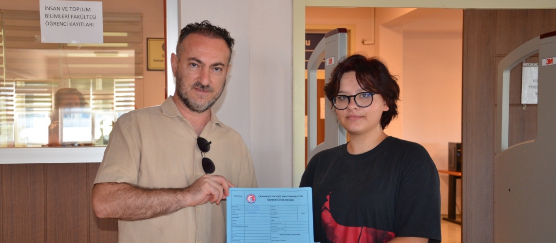 İnsan ve Toplum Bilimleri Fakültesi’nde 2025-2026 Eğitim Öğretim Yılı İlk Kayıt Heyecanı
