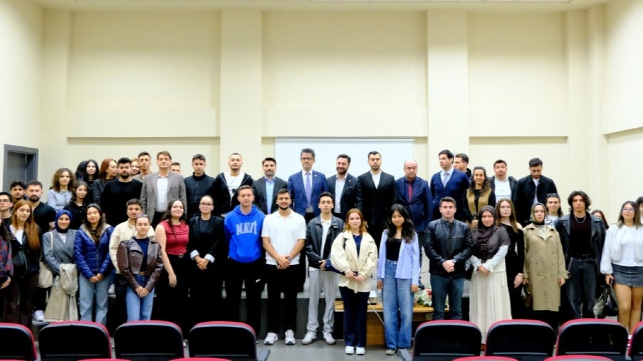 Rektör Erenoğlu, Sosyal Bilimler ve Teknik Bilimler MYO Öğrencileriyle Face2Face Etkinliğinde Bir Araya Geldi