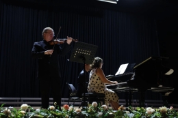 Cihat Aşkın'dan Unutulmaz Keman Resitali