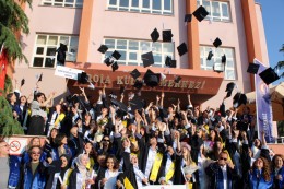 Mimarlık ve Tasarım Fakültesi Mezuniyet Töreninde Gurur ve Coşku Bir Aradaydı