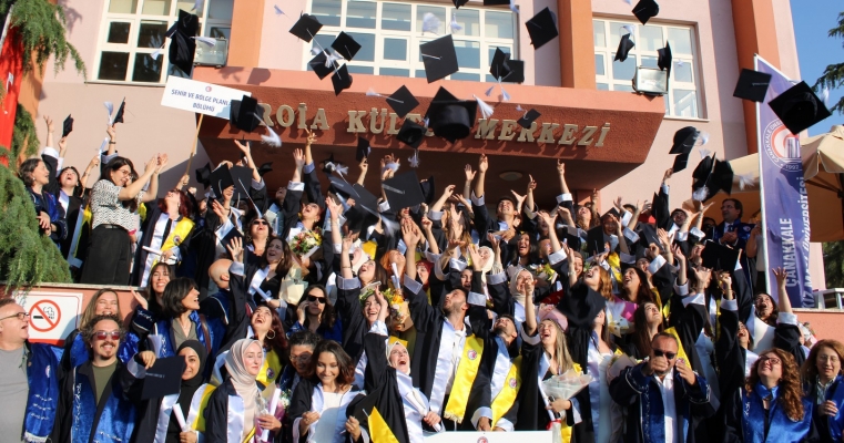 Mimarlık ve Tasarım Fakültesi Mezuniyet Töreninde Gurur ve Coşku Bir Aradaydı