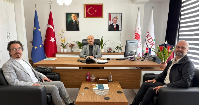Dekanımız Prof. Dr. Okan Yılmaz ve  Dekan Yardımcısı Prof. Dr. Emre Özelkan TKDK Çanakkale İl Koordinatörü Semih Oruç'u makamlarında ziyaret etti