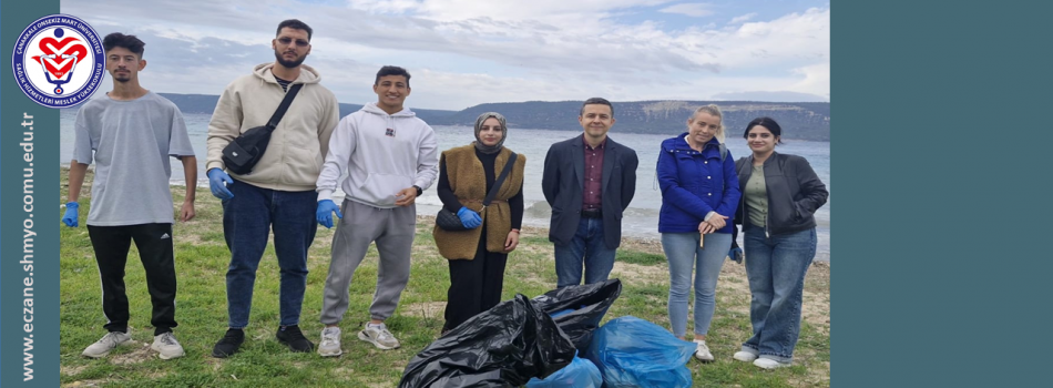 Eczane Hizmetleri Programı Öğrencileri "Gönüllülük Çalışmaları" Dersi Kapsamında Sahildeki Plastik Atıkları Topladı