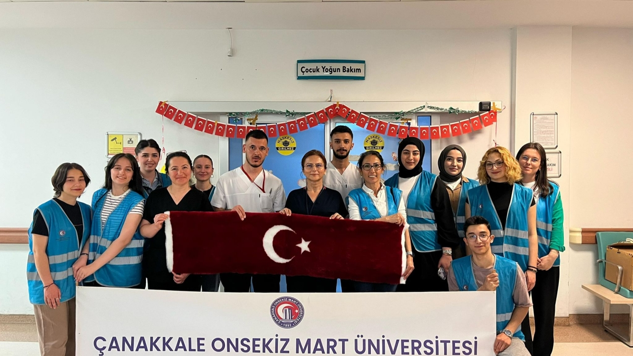 SSPK Çanakkale Devlet Hastanesi Çocuk Servisinde Tedavi Gören Miniklerle Buluştu