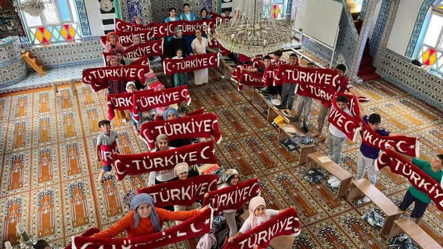ÇOMÜ Sosyal Sorumluluk Proje Koordinatörlüğü ve İl Müftülüğü Çocukları Sevindirdi