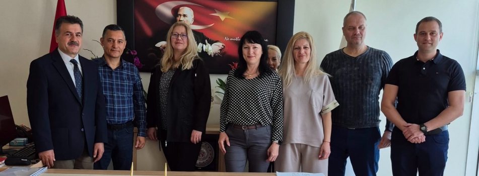 Erasmus misafirlerinden Fakülte Dekanımıza ziyaret