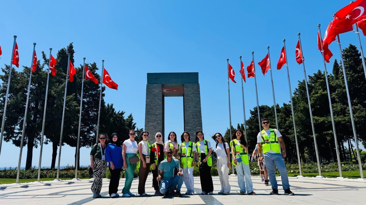 Yeşil Dönüşüm Projesi Kapsamındaki Uluslararası Öğrencilerimizden Tarihe Saygı Duruşu