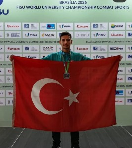 ÇOMÜ Öğrencisi Sefa Emre Okçu Wushu Branşında Dünya İkincisi Oldu