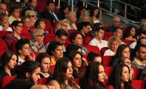 Ünlü Oyuncu Perihan Savaş, İletişim Fakültesi Öğrencileriyle Bir Araya Geldi fotoğraf 3