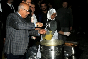 &Ccedil;OM&Uuml; Gen&ccedil; M&Uuml;SİAD Topluluğu Tarafından &Ouml;ğrencilere &Ccedil;orba Dağıtıldı fotoğraf 1