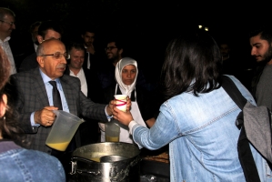 &Ccedil;OM&Uuml; Gen&ccedil; M&Uuml;SİAD Topluluğu Tarafından &Ouml;ğrencilere &Ccedil;orba Dağıtıldı fotoğraf 2