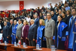 Diş Hekimliği Fakültesi Önlük Giyme Töreni Gerçekleştirildi fotoğraf 2