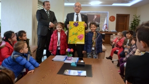 &Ccedil;OM&Uuml; Kreş &Ouml;ğrencilerinden &Ouml;ğretmenler G&uuml;n&uuml; Nedeniyle Rekt&ouml;rl&uuml;ğe Ziyaret fotoğraf 6