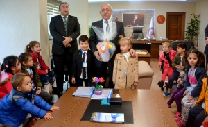 &Ccedil;OM&Uuml; Kreş &Ouml;ğrencilerinden &Ouml;ğretmenler G&uuml;n&uuml; Nedeniyle Rekt&ouml;rl&uuml;ğe Ziyaret fotoğraf 7