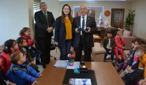 &Ccedil;OM&Uuml; Kreş &Ouml;ğrencilerinden &Ouml;ğretmenler G&uuml;n&uuml; Nedeniyle Rekt&ouml;rl&uuml;ğe Ziyaret fotoğraf 8