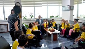 &Ccedil;OM&Uuml; Kreş &Ouml;ğrencilerinden &Ouml;ğretmenler G&uuml;n&uuml; Nedeniyle Rekt&ouml;rl&uuml;ğe Ziyaret fotoğraf 10