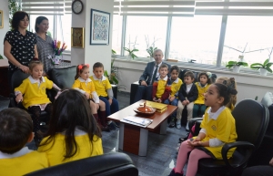 &Ccedil;OM&Uuml; Kreş &Ouml;ğrencilerinden &Ouml;ğretmenler G&uuml;n&uuml; Nedeniyle Rekt&ouml;rl&uuml;ğe Ziyaret fotoğraf 11