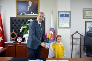 &Ccedil;OM&Uuml; Kreş &Ouml;ğrencilerinden &Ouml;ğretmenler G&uuml;n&uuml; Nedeniyle Rekt&ouml;rl&uuml;ğe Ziyaret fotoğraf 12