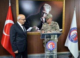 Korgenaral Zekai Aksakallı’dan ÇOMÜ Rektörü Prof. Dr. Sedat Murat’a Ziyaret fotoğraf 3