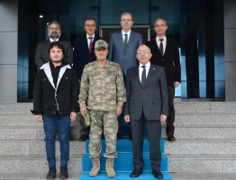 Korgenaral Zekai Aksakallı’dan ÇOMÜ Rektörü Prof. Dr. Sedat Murat’a Ziyaret fotoğraf 8
