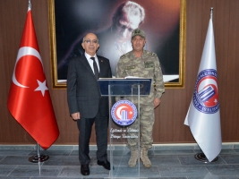 Korgenaral Zekai Aksakallı’dan ÇOMÜ Rektörü Prof. Dr. Sedat Murat’a Ziyaret fotoğraf 4