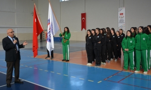 T&uuml;rkiye &Uuml;niversite Sporları Federasyonu Voleybol İkinci Lig Grup Birinciliği M&uuml;sabakaları &Ccedil;OM&Uuml; Evsahipliğinde Başladı fotoğraf 9