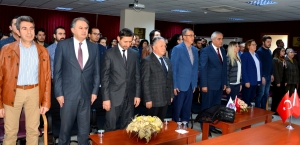 Y&ouml;netim ve İnsan Hakları Konferansı Ger&ccedil;ekleşti fotoğraf 1