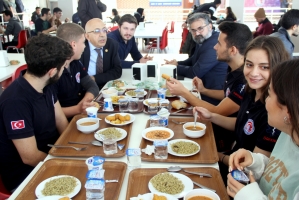 &Ccedil;OM&Uuml; Rekt&ouml;r&uuml; Prof. Dr. Sedat Murat &Ouml;ğrencilerle Bir Araya Geldi fotoğraf 3