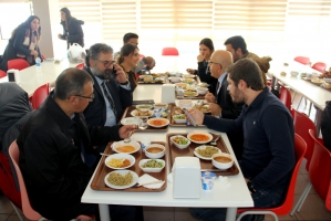 &Ccedil;OM&Uuml; Rekt&ouml;r&uuml; Prof. Dr. Sedat Murat &Ouml;ğrencilerle Bir Araya Geldi fotoğraf 2