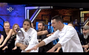 MasterChef T&uuml;rkiye Yarışmasında Birinci &Ccedil;OM&Uuml;&rsquo;l&uuml; fotoğraf 1