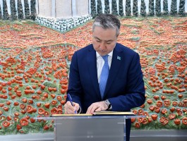 Kazakistan Heyeti &Ccedil;OM&Uuml;&rsquo;deydi fotoğraf 3