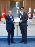 Rektör Erenoğlu’ndan ÇOMÜ’lü Akademisyenlere Teşekkür Belgesi Takdimi Yapıldı fotoğraf 3