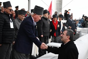 &Ccedil;OM&Uuml; Rekt&ouml;r&uuml; Prof. Dr. R. C&uuml;neyt Erenoğlu, 18 Mart Anma Programlarına Katıldı fotoğraf 21