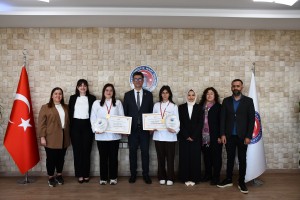 Rekt&ouml;r Erenoğlu&rsquo;ndan G&ouml;k&ccedil;eada MYO &Ouml;ğrencilerine &Ouml;d&uuml;l fotoğraf 2