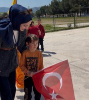 Farkındalık ve Dayanışma Kul&uuml;b&uuml; &uuml;yeleri, Yenice Hamdibey İlkokulu-Ortaokulu &Ouml;ğrencileriyle D&uuml;zenlenen Sosyal Sorumluluk Etkinliğinde Bir Araya Geldi fotoğraf 8